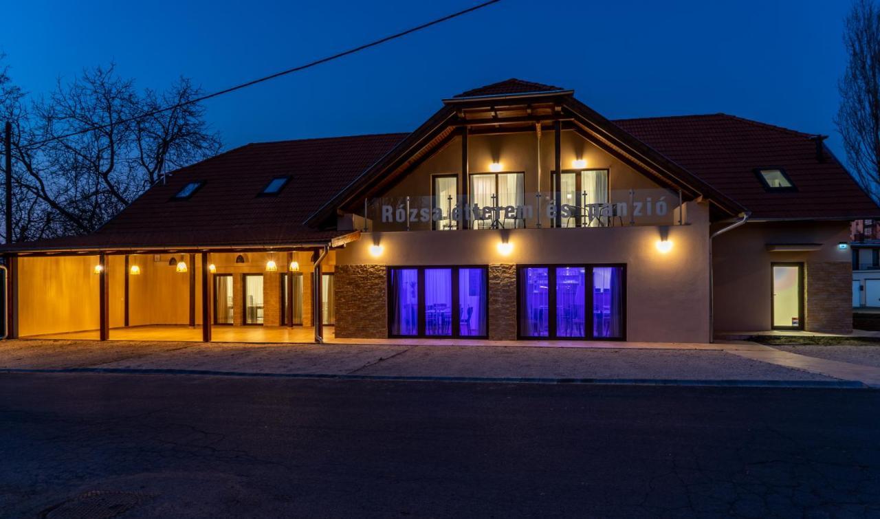 Bed and Breakfast Rozsa Etterem & Panzio Pécs Esterno foto