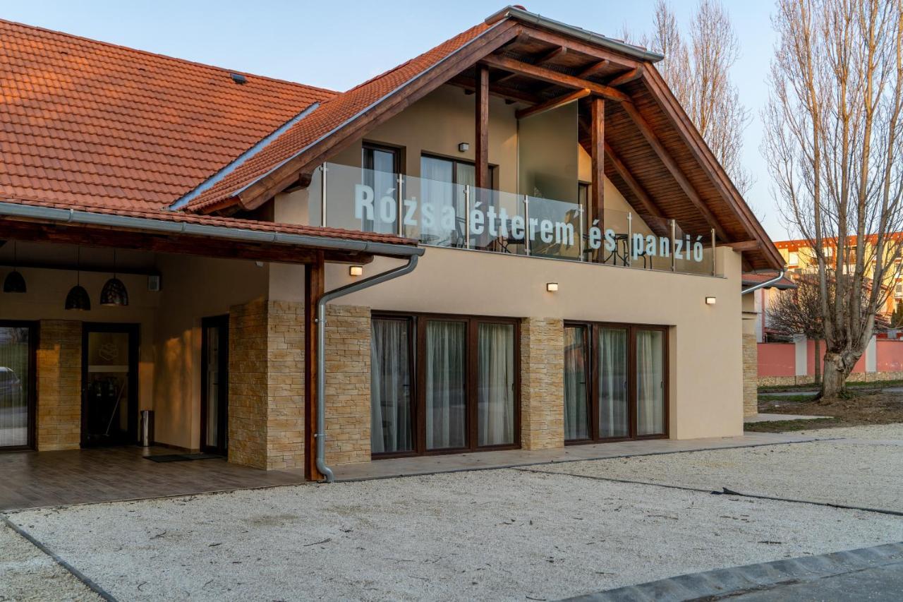 Bed and Breakfast Rozsa Etterem & Panzio Pécs Esterno foto