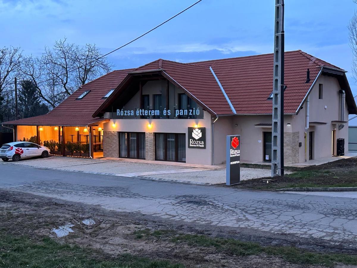 Bed and Breakfast Rozsa Etterem & Panzio Pécs Esterno foto